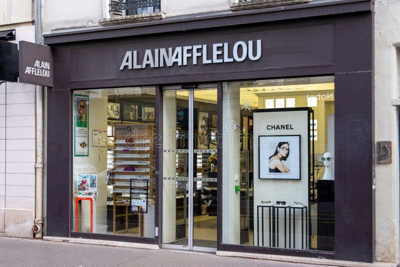 Chanel Fashion Luxury Store in Avenue Montaigne in Paris, France Editorial Stock  Image - Image of design, company: 144003294