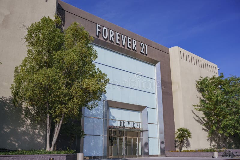 Exterior view of the famous Forever 21