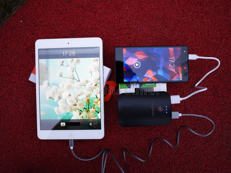 External power Bank for charging smartphones and other devices. Serve to recharge the battery.