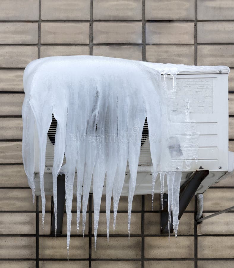 Large Heavy Ice Jets Hang on the External Unit of the Air Conditioner