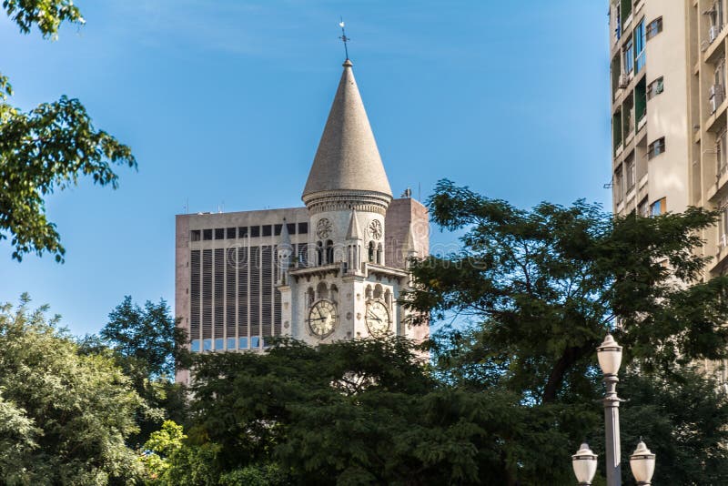 Externe Ansicht der unserer Dame der Trost-Kirche, als Teil der Stadt von Sao Paulo, Brasilien stockbilder Externe Ansicht der unserer Dame der Trost-Kirche, als Teil der Stadt von Sao Paulo, Brasilien stockbilder