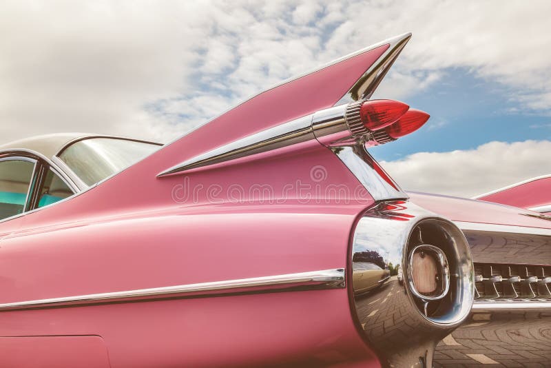 Images Gratuites : cru, roue, verre, décoration, rouge, véhicule, moto,  ornement, voiture ancienne, capuche, chrome, classique, Cadillac,  Exposition d'automobiles, Déesse volante, Véhicule terrestre, Marque  automobile, Extérieur automobile, Conception