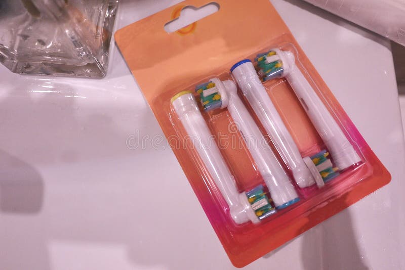 Extra borstelhoofden voor elektrische tandenborstel Maak effectiever schoon royalty-vrije stock afbeelding Extra borstelhoofden voor elektrische tandenborstel Maak effectiever schoon royalty-vrije stock afbeelding