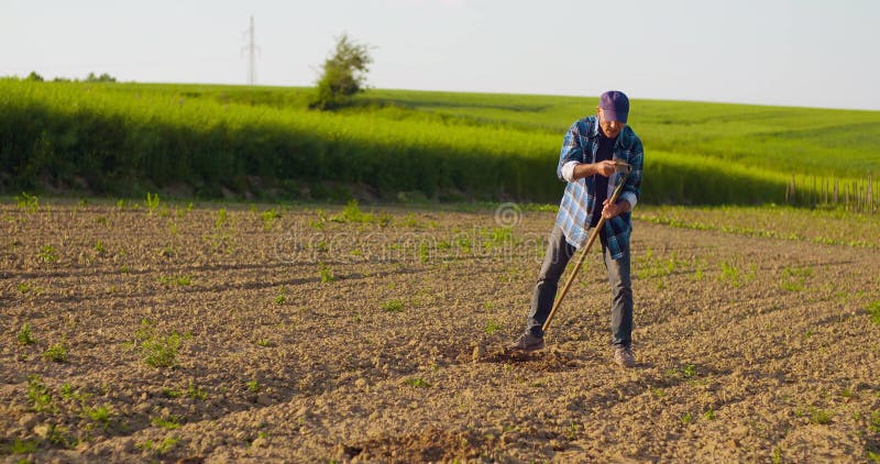 Extrem Angy-Landwirt auf der Bauernhof-Landwirtschaft