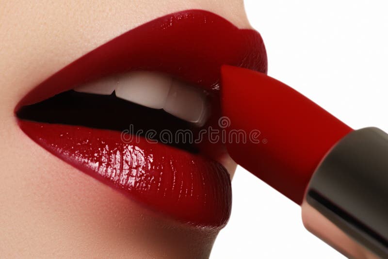 130 Dunkelroter Lippenstift Fotos Kostenlose Und Royalty Free Stock Fotos Von Dreamstime