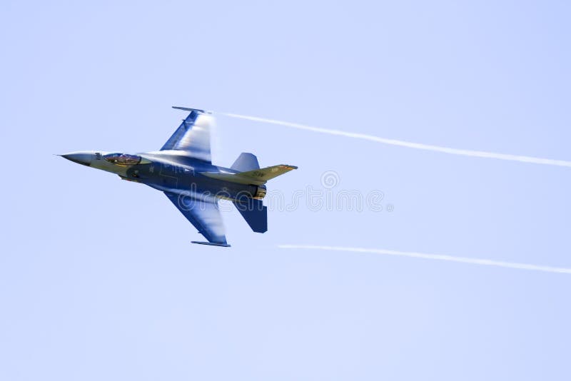 USAF F16 Viper Demo During The Miramar Air Show Editorial Photo Image of flight, pilot 160085316