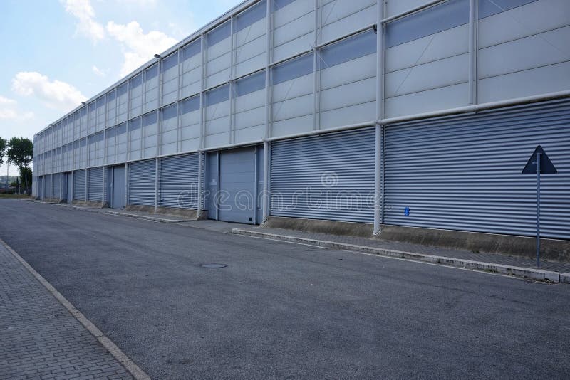 Extérieur d'entrepôt industriel photographie stock libre de droits Extérieur d'entrepôt industriel photographie stock libre de droits