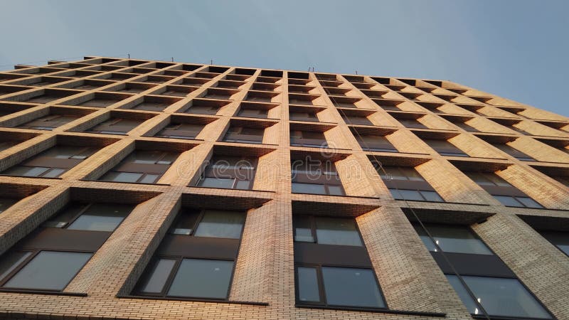 Extérieur d'un immeuble à plusieurs étages. banque de vidéos