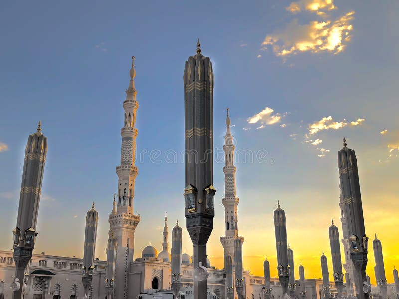 Extérieur de la tour, auvents au bâtiment de mosquée de Nabawi’s en Médina photo stock Extérieur de la tour, auvents au bâtiment de mosquée de Nabawi’s en Médina photo stock
