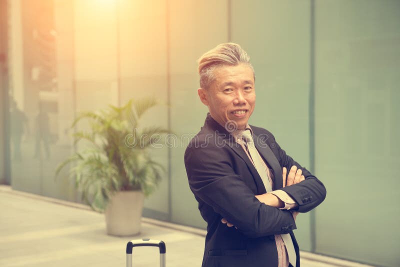 Extérieur masculin d'affaires asiatiques images stock Extérieur masculin d'affaires asiatiques images stock
