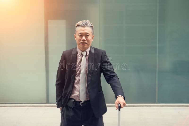 Extérieur masculin d'affaires asiatiques image stock Extérieur masculin d'affaires asiatiques image stock