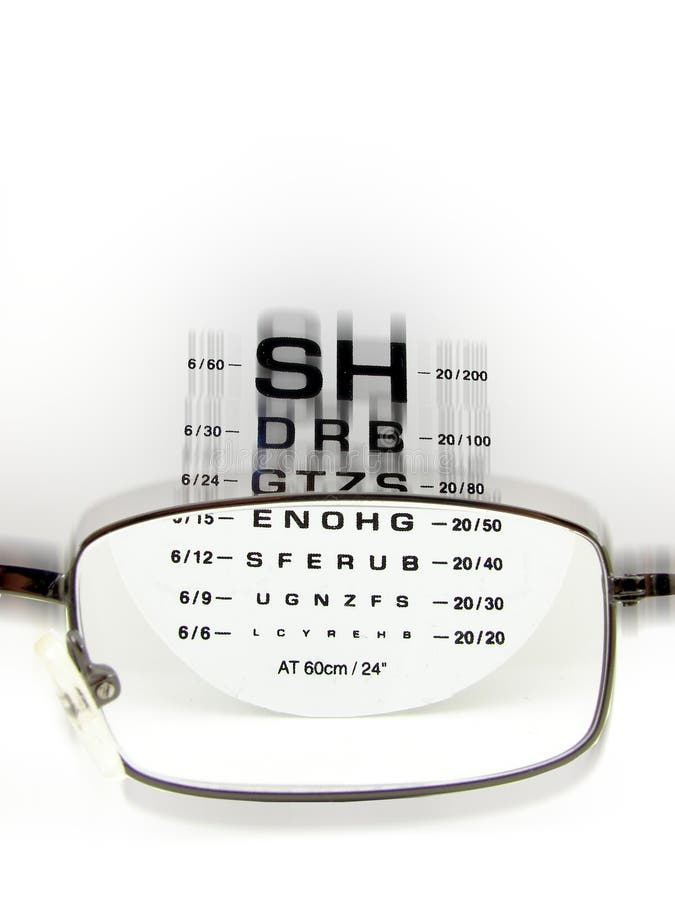Gläser-und sehtest isoliert auf weissem hintergrund, beim Optiker.