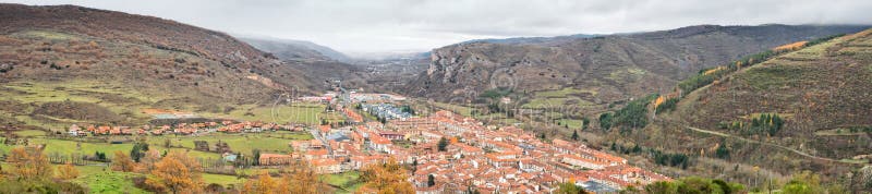 Ezcaray-Panoramaansicht stockfotos Ezcaray-Panoramaansicht stockfotos
