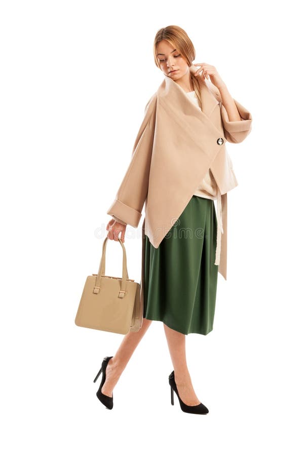 Żeński moda modela odprowadzenie i pozować obrazy royalty free Żeński moda modela odprowadzenie i pozować obrazy royalty free