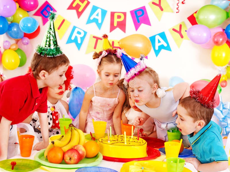 Fete D Anniversaire D Enfant Image Stock Image Du Amusement Fruits