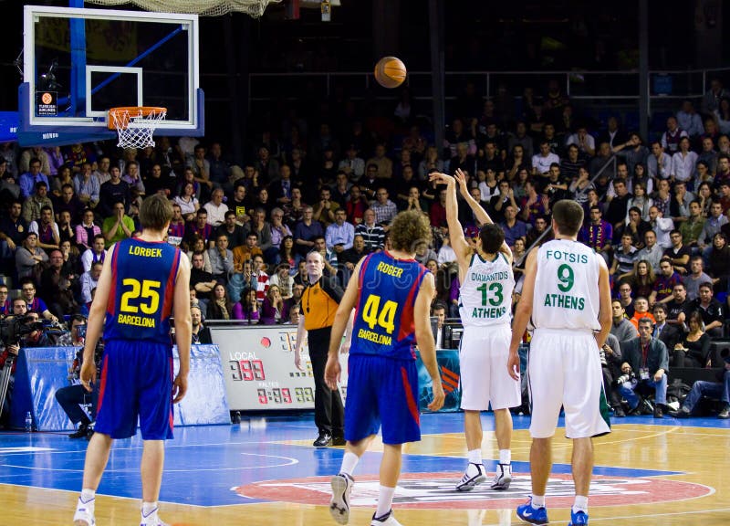 Basquete Italiano Um Campeonato Sério Segafredo Virtus Bologna Vs De Longhi  Treviso Basket Fotografia Editorial - Imagem de timeout, bolonha: 163567487