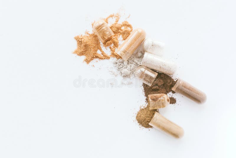 f?r pillssupplement f?r bakgrund v?xt- isolerad n?ringsrik white ?ppet v?xt- kapslar och pulver p? vit bakgrund Copyspace royaltyfri foto f?r pillssupplement f?r bakgrund v?xt- isolerad n?ringsrik white ?ppet v?xt- kapslar och pulver p? vit bakgrund Copyspace royaltyfri foto