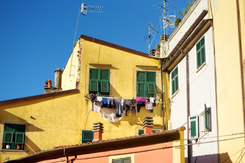 F?rgrika hus av den Lerici staden som lokaliseras i landskapet av La Spezia i Liguria, del av italienaren Riviera royaltyfri foto F?rgrika hus av den Lerici staden som lokaliseras i landskapet av La Spezia i Liguria, del av italienaren Riviera royaltyfri foto