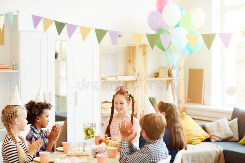 F?te d'anniversaire pour des enfants photo stock F?te d'anniversaire pour des enfants photo stock