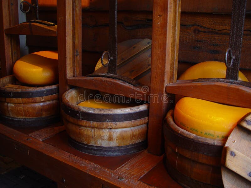 Fabricación del queso imagen de archivo