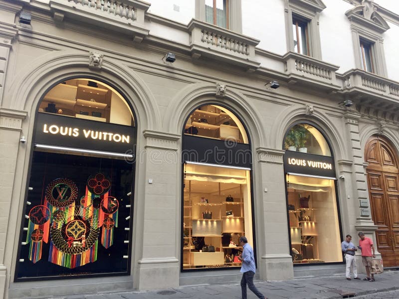 Louis Vuitton store facade editorial photography. Image of fashion - 166504812