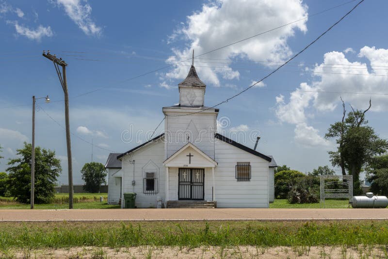 The facade of an old baptist church at the Cobb Road near Tunica