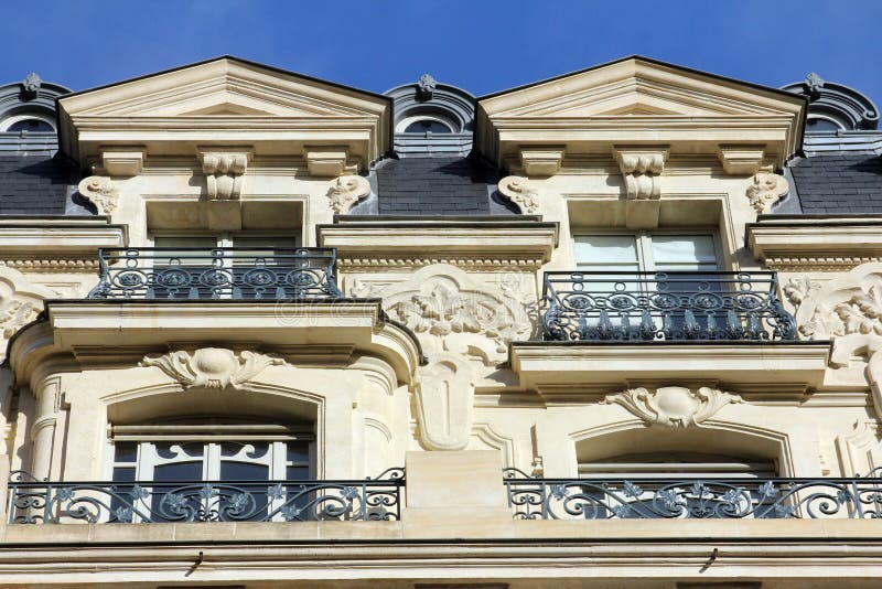 Facade of a traditional apartmemt building in Paris