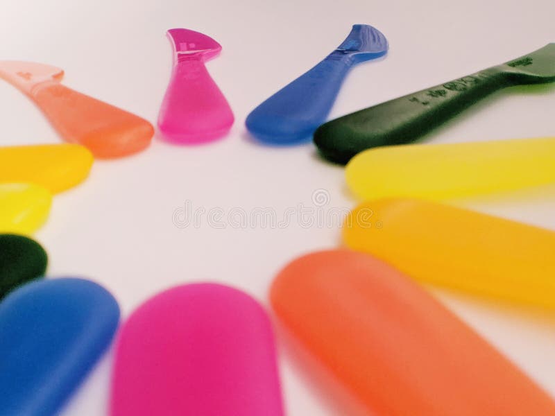 Facas coloridas no close-up do círculo fotografia de stock Facas coloridas no close-up do círculo fotografia de stock