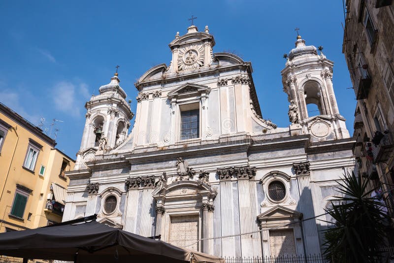 Via Chiesa Di Polvica Napoli Facciata Della Chiesa Di Girolamini A Napoli Fotografia Stock