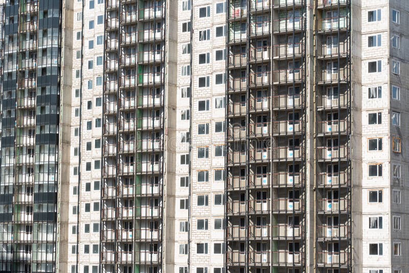 Facciata di nuovo edificio residenziale multipiano architettura della citt? moderna immagine stock Facciata di nuovo edificio residenziale multipiano architettura della citt? moderna immagine stock