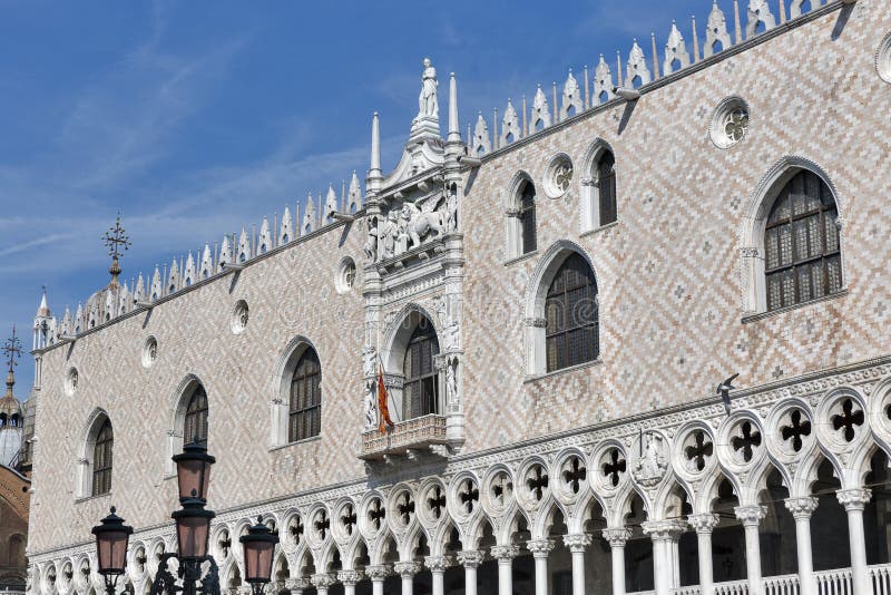 Facciata gotica del palazzo del doge a Venezia, Italia