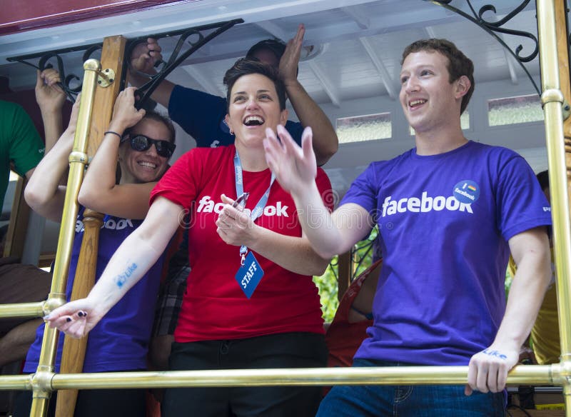 Facebook en el orgullo gay de San Francisco imagen de archivo libre de regalías Facebook en el orgullo gay de San Francisco imagen de archivo libre de regalías