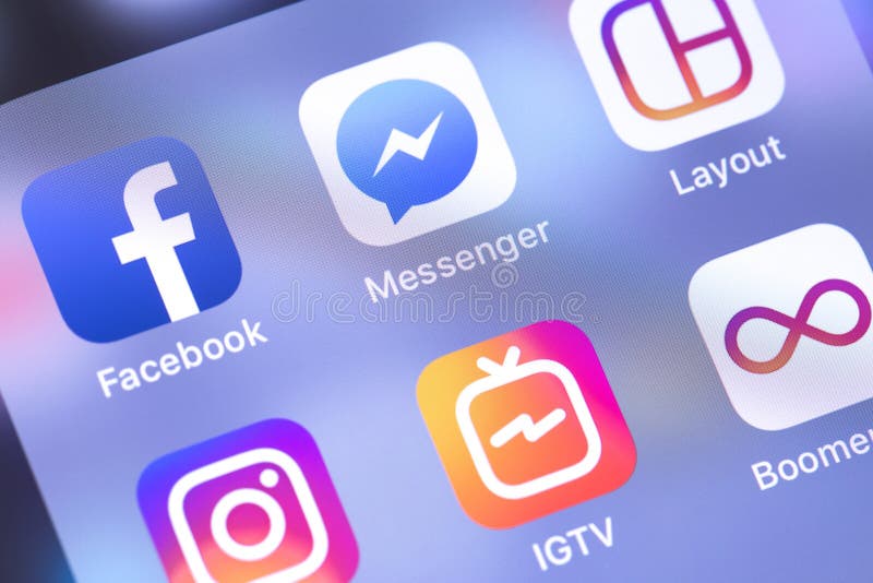 Facebook, goniec, Instagram apps ikony na parawanowym smartpho fotografia royalty free Facebook, goniec, Instagram apps ikony na parawanowym smartpho fotografia royalty free