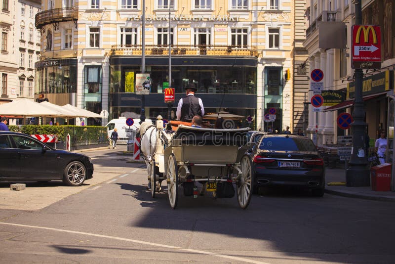 Facendo un giro turistico a Vienna immagine stock Facendo un giro turistico a Vienna immagine stock