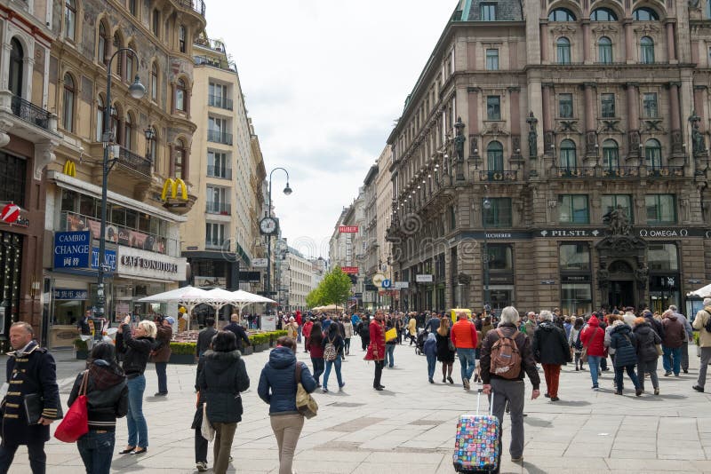 Facendo un giro turistico a Vienna immagini stock libere da diritti Facendo un giro turistico a Vienna immagini stock libere da diritti