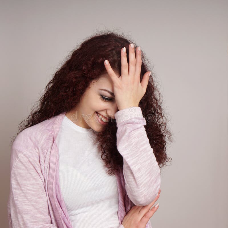 Facepalm gêné de jeune femme photos libres de droits Facepalm gêné de jeune femme photos libres de droits