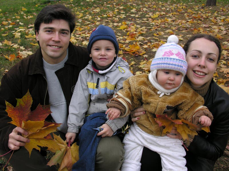 Facce famiglia di quattro foglie di acero.