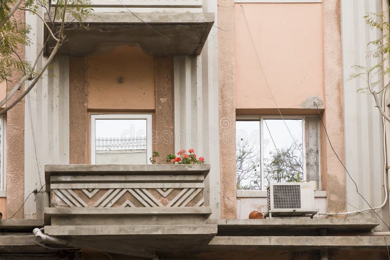 Fachada de uma casa antiga em Israel fotografia de stock royalty free