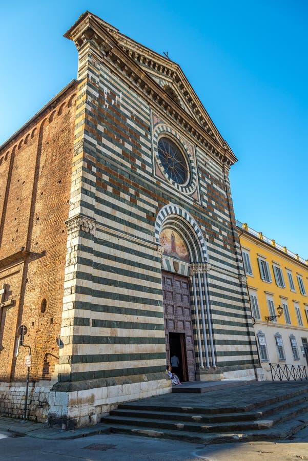 Fachada de la iglesia de San Francisco en Prato imagen de archivo libre de regalías