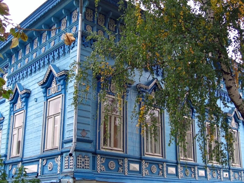 Fachada De Madera Azul De La Casa De Campo Foto de archivo - Imagen de