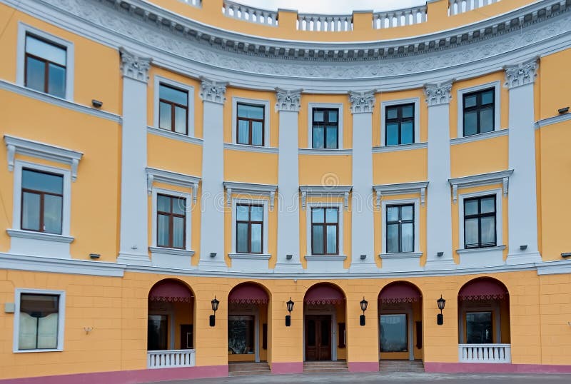 Fachada do antigo edifício em odesa ukraine imagem de stock