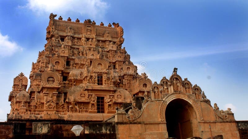 Fachada antiga do templo de Brihadisvara em Thanjavur, Índia fotografia de stock