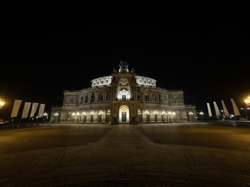 Fachada Exterior De La Famosa Sala De Conciertos De Semperoper Cultura De La ópera En El Centro Histórico De La Sajonia De Vestido Imagen de archivo - Imagen de famoso, tarde: 206562299 Fachada Exterior De La Famosa Sala De Conciertos De Semperoper Cultura De La ópera En El Centro Histórico De La Sajonia De Vestido Imagen de archivo - Imagen de famoso, tarde: 206562299