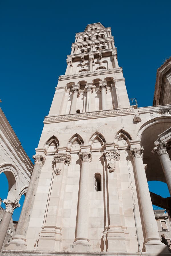 Fachada exterior del palacio público del ` s de Diocletian de la señal, fractura, imagenes de archivo Fachada exterior del palacio público del ` s de Diocletian de la señal, fractura, imagenes de archivo