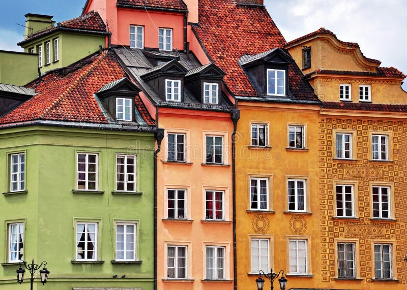 Fachadas coloridas de casas tradicionais, cidade velha de Varsóvia fotos de stock Fachadas coloridas de casas tradicionais, cidade velha de Varsóvia fotos de stock