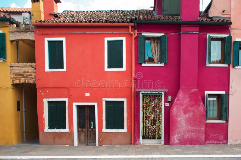 Fachadas coloridas, isla de Burano fotos de archivo libres de regalías Fachadas coloridas, isla de Burano fotos de archivo libres de regalías