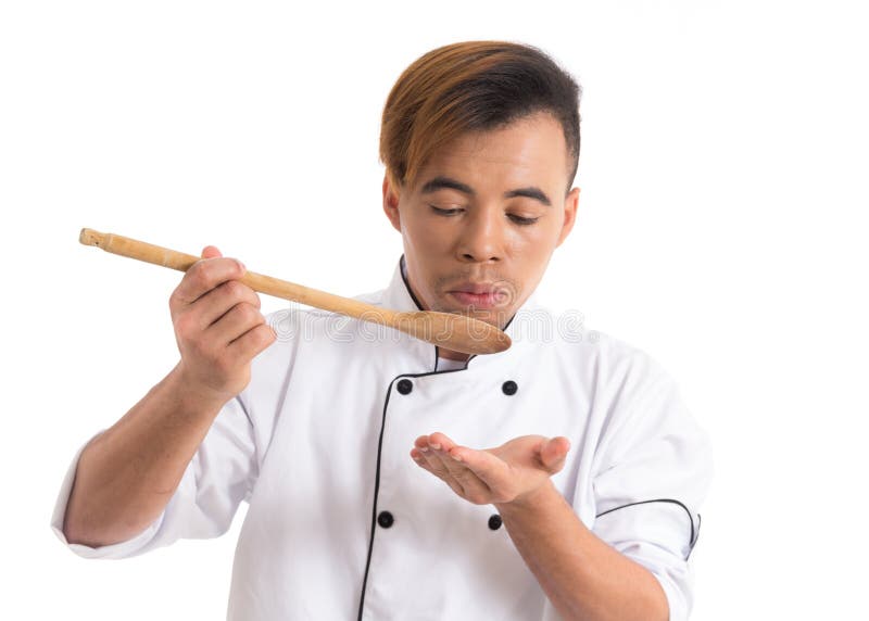 Fachmann prüft das Rezept Junger schwarzer Mann ist im Weiß lizenzfreies stockfoto