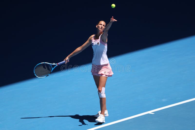 Fachowy gracz w tenisa Karolina Pliskova republika czech w akcji podczas jej ćwierćfinałowego dopasowania przy 2019 australian zdjęcia stock Fachowy gracz w tenisa Karolina Pliskova republika czech w akcji podczas jej ćwierćfinałowego dopasowania przy 2019 australian zdjęcia stock