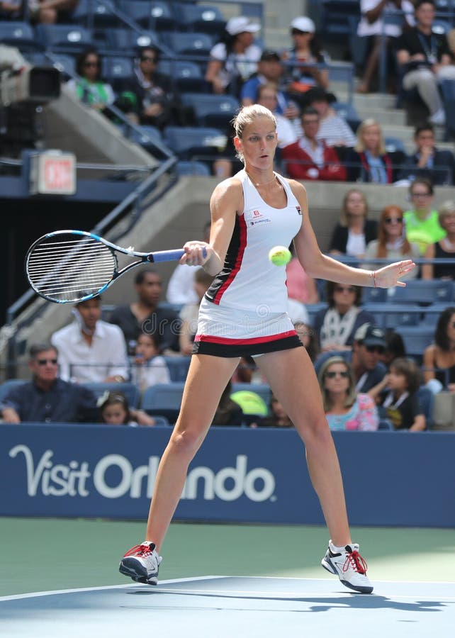 Fachowy gracz w tenisa Karolina Pliskova republika czech w akci podczas jej round cztery dopasowania przy us open 2016 fotografia royalty free Fachowy gracz w tenisa Karolina Pliskova republika czech w akci podczas jej round cztery dopasowania przy us open 2016 fotografia royalty free