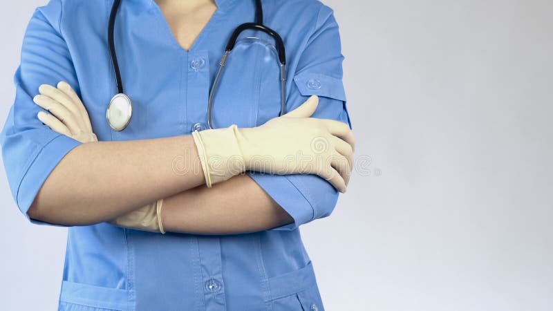 Fachowy żeński chirurg reklamuje nowożytną klinikę, opiekę zdrowotną i medycynę, zdjęcie stock Fachowy żeński chirurg reklamuje nowożytną klinikę, opiekę zdrowotną i medycynę, zdjęcie stock